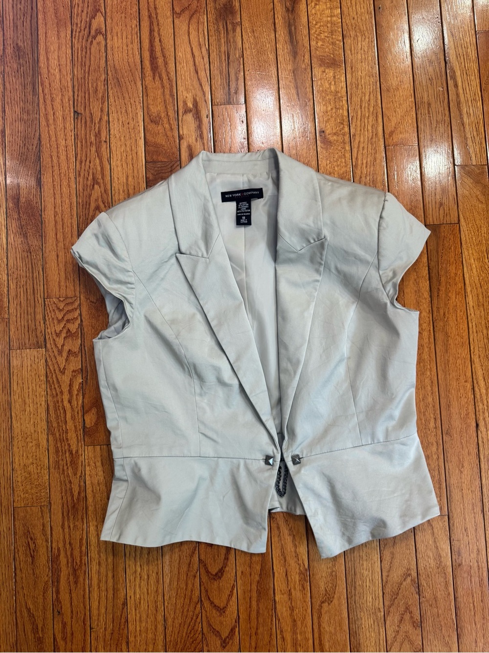 New York & Company Short Cap Sleeve Y2K Blazer in Tan with chain closure